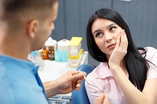 patient visiting dentist for dental emergency 